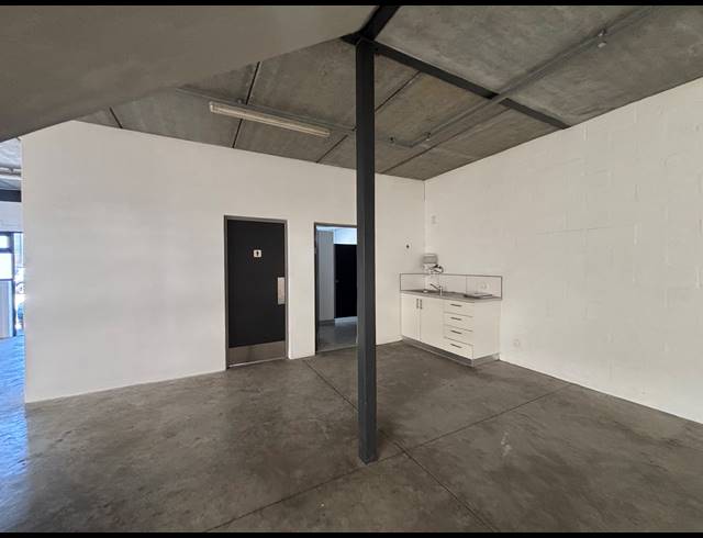 606M² WAREHOUSE TO LET IN STIKLAND INDUSTRIAL